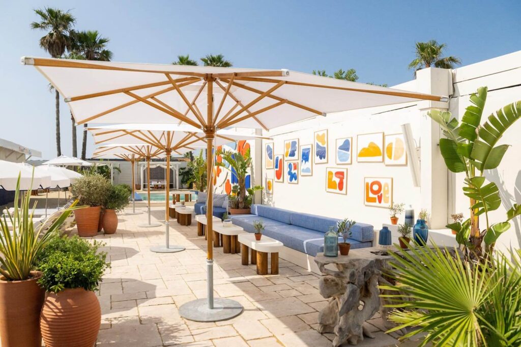 Panoramic view of the open-air terrace at Bagatelle Saint-Tropez