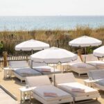 Rose and champagne service on the table at Bagatelle Saint-Tropez