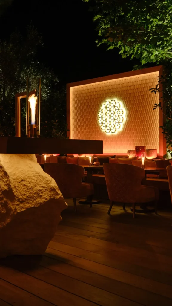 Outdoor seating area at Kinugawa Ramatuelle