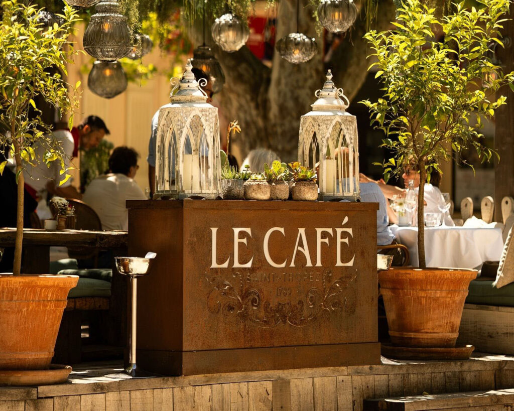 Friends celebrating at Le Café Saint-Tropez