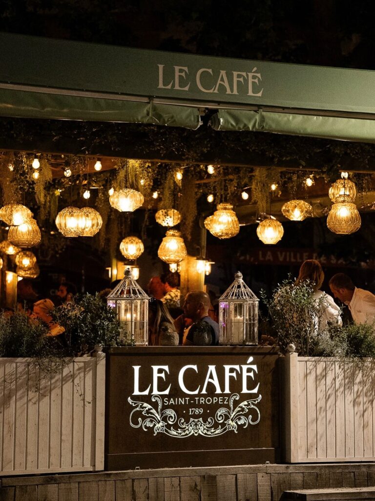 Entrance sign of Le Café Saint-Tropez