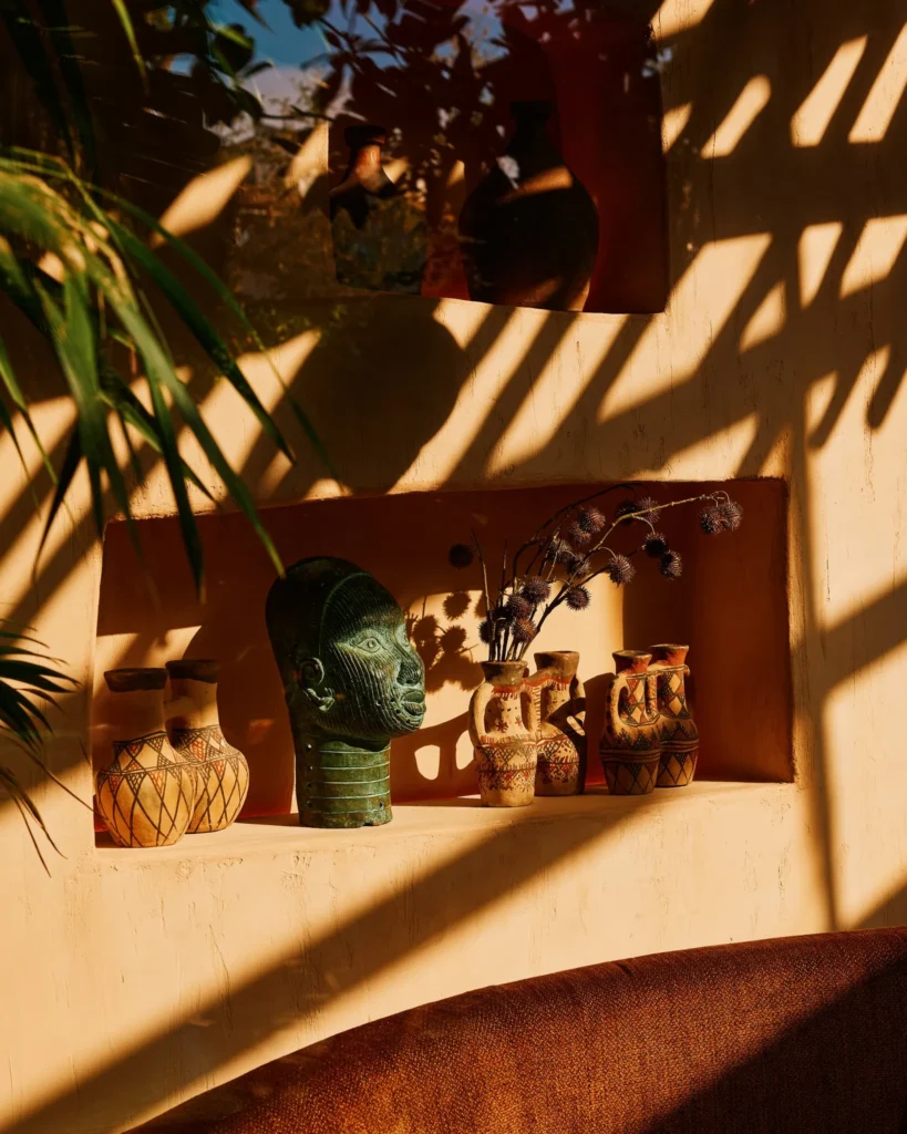 Decorative interior shelf at Salama Saint-Tropez restaurant