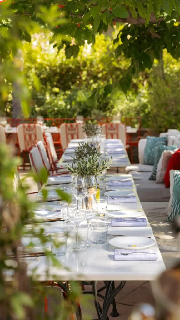 Elegant dining table at Hôtel Lou Pinet Saint-Tropez