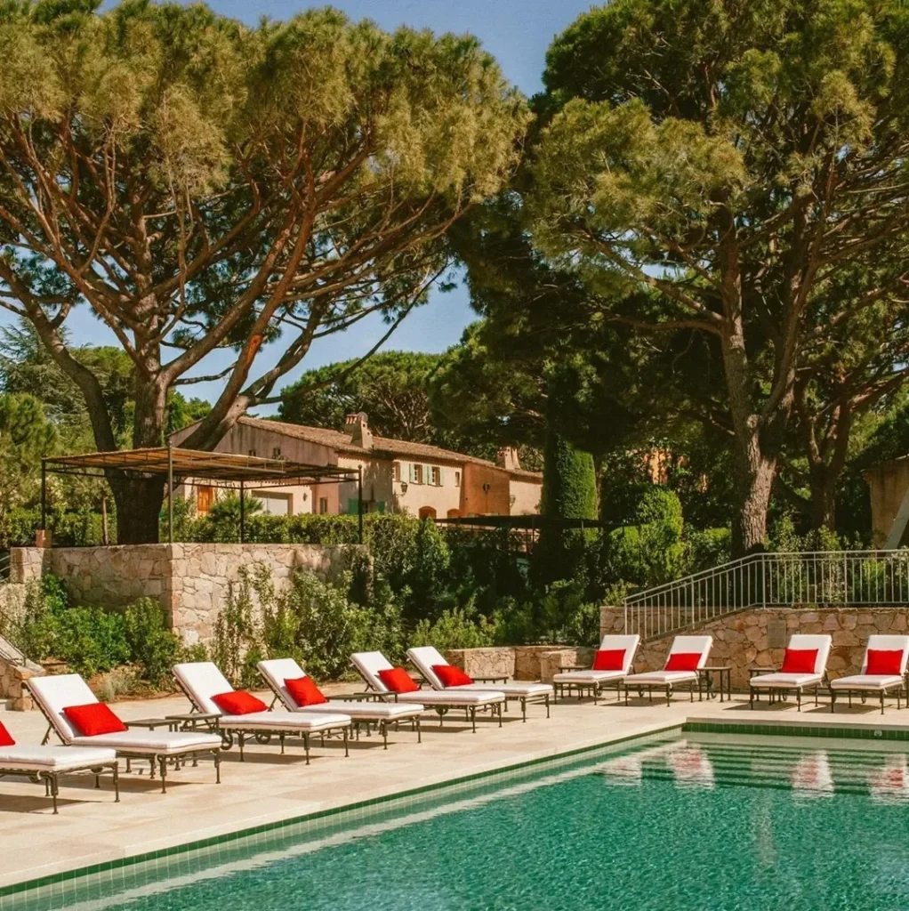 Poolside loungers at Hôtel Lou Pinet Saint-Tropez