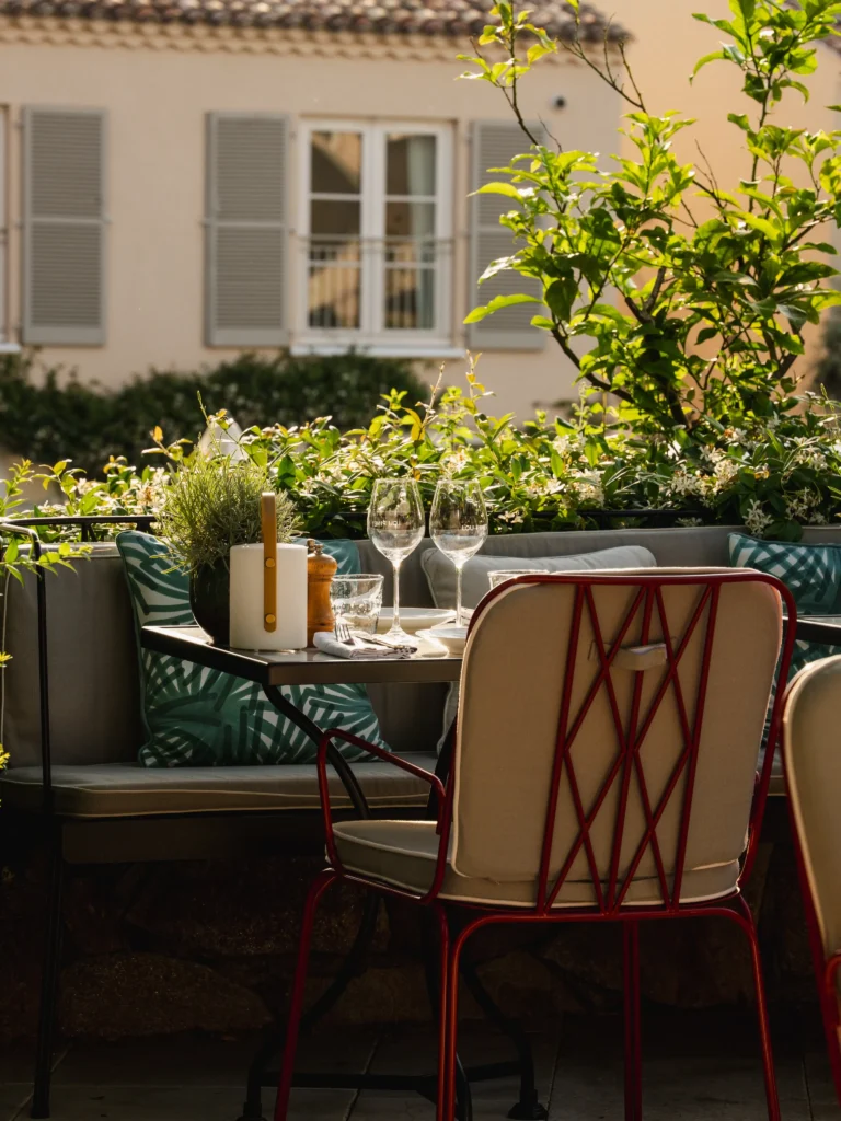 Terrace seating at Hôtel Lou Pinet Saint-Tropez