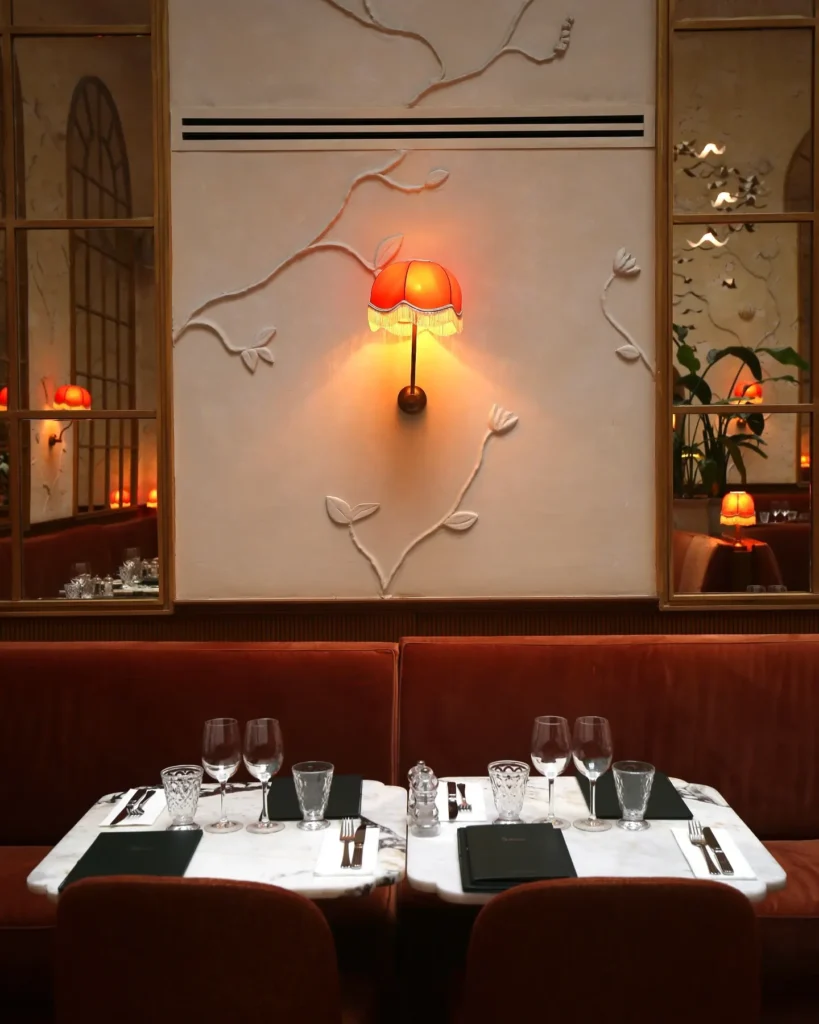 Elegant dining table set inside Siena Paris restaurant