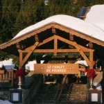 Snowy entrance to Chalet de Pierres restaurant in Courchevel