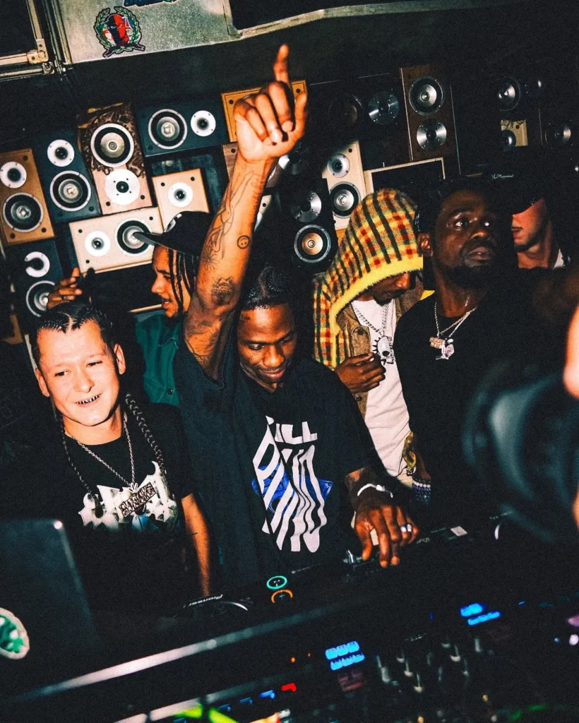 DJ performing behind the booth at Deflower Paris nightclub