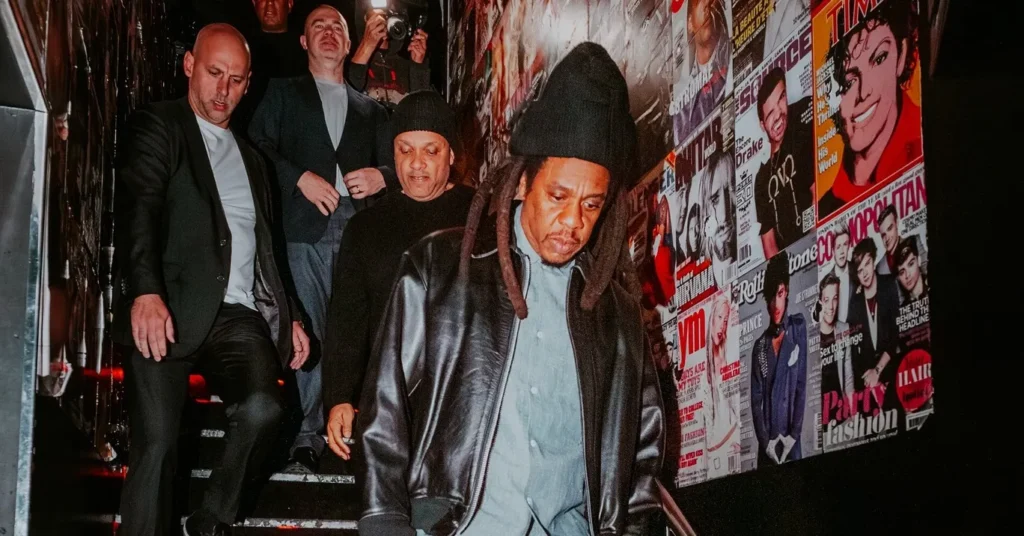 Guests arriving at a nightlife event associated with Deflower Paris