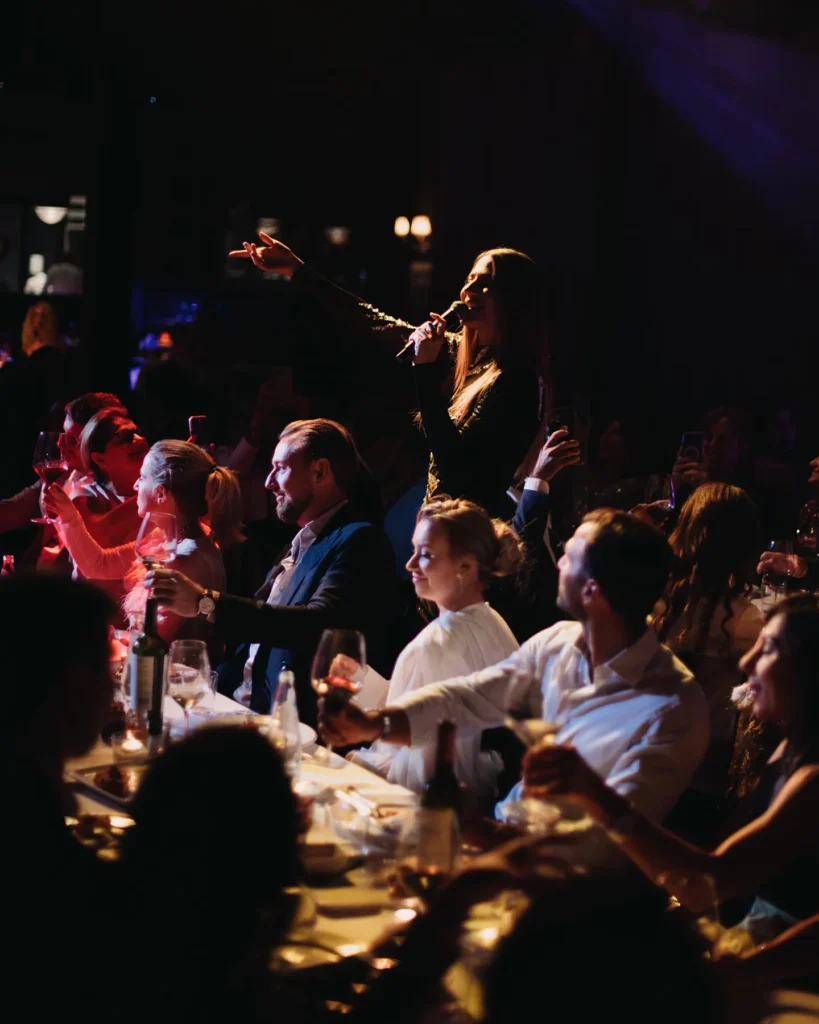 Guests watching a live performance during dinner at El Porteño Prohibido