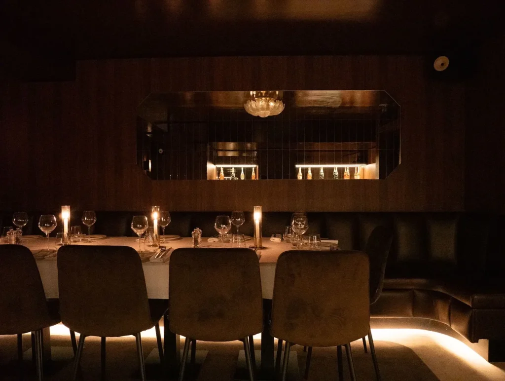 Elegant dining room with candlelit tables at Giulia Ristorante Paris