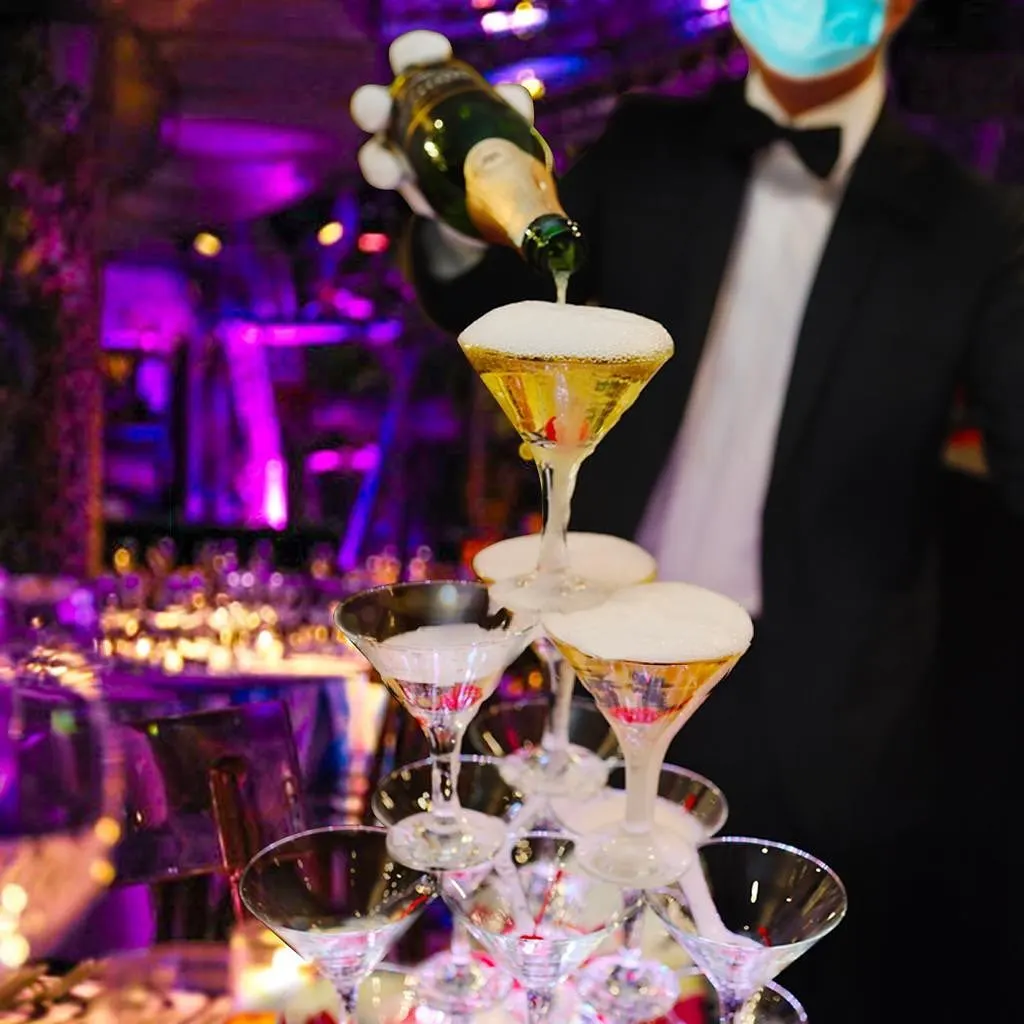 Cocktails being served at JustMe Milano