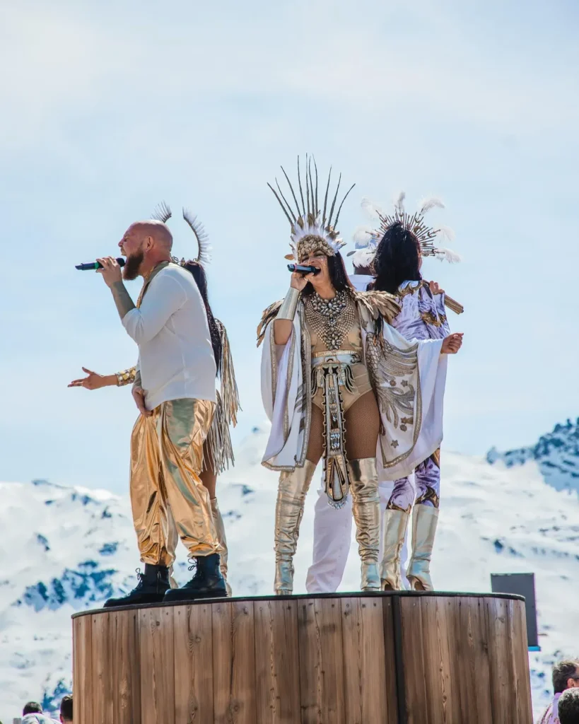 Performers entertaining guests in the snow at La Folie Douce Méribel