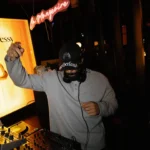 Live performer entertaining guests at La Mangeoire Courchevel