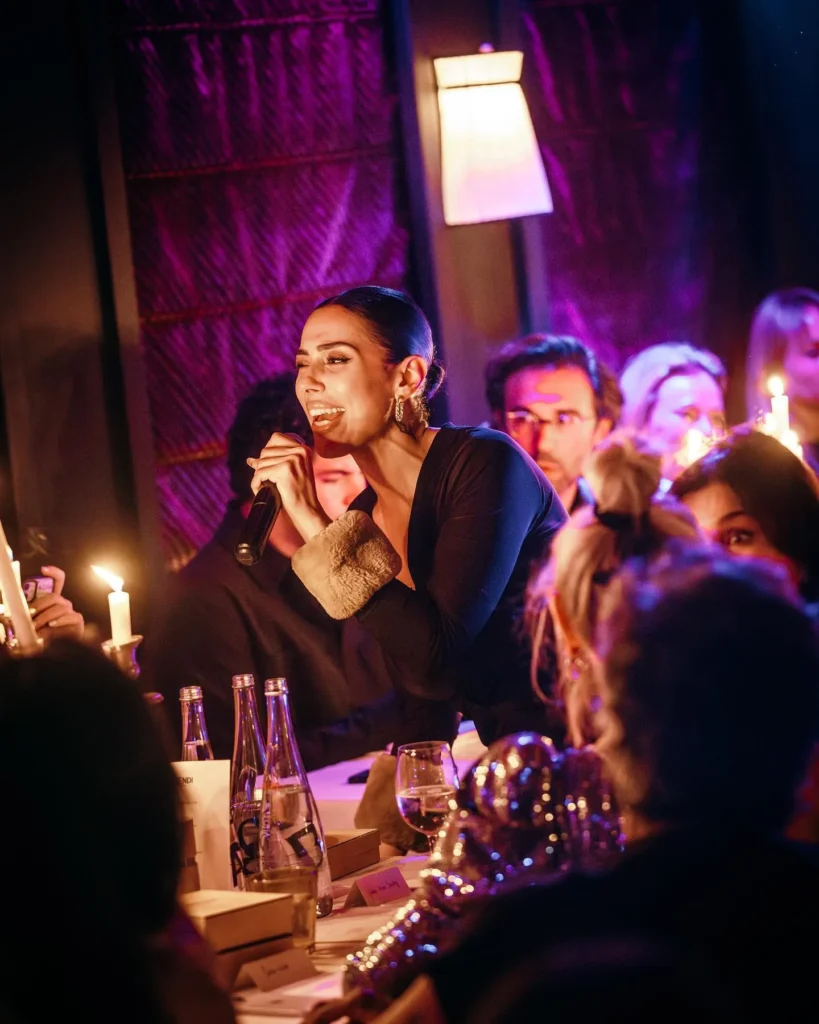 Live entertainment and guests enjoying the atmosphere at La Mangeoire Courchevel