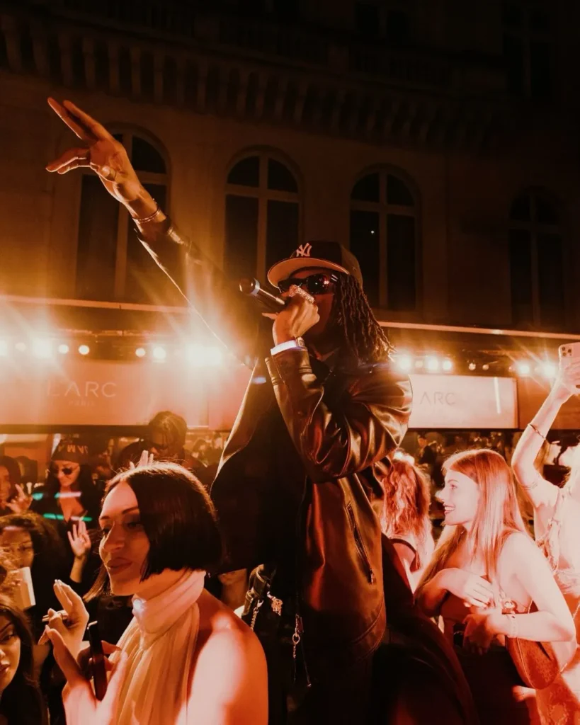 Live performer entertaining guests at L'Arc Paris