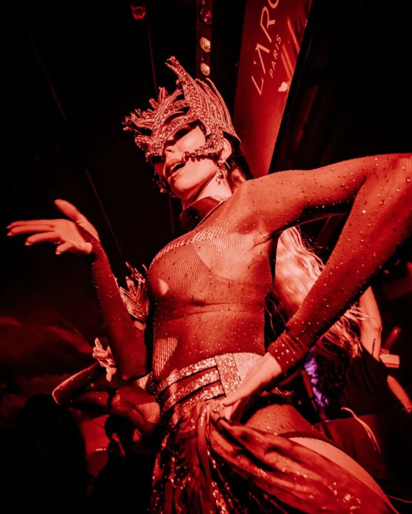 Live performance at L'Arc Paris nightclub