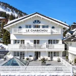 Alpine exterior of Le Chabichou Courchevel against a clear blue sky