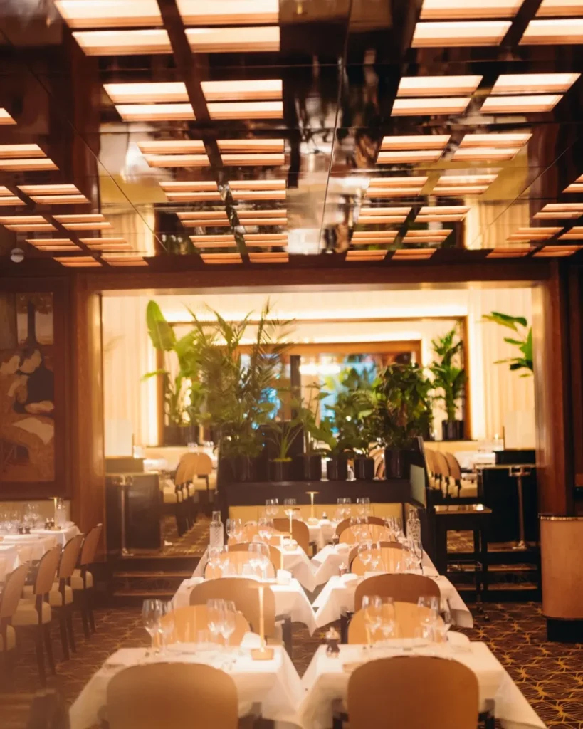Elegant dining room with natural light at Le Relais Plaza in Paris