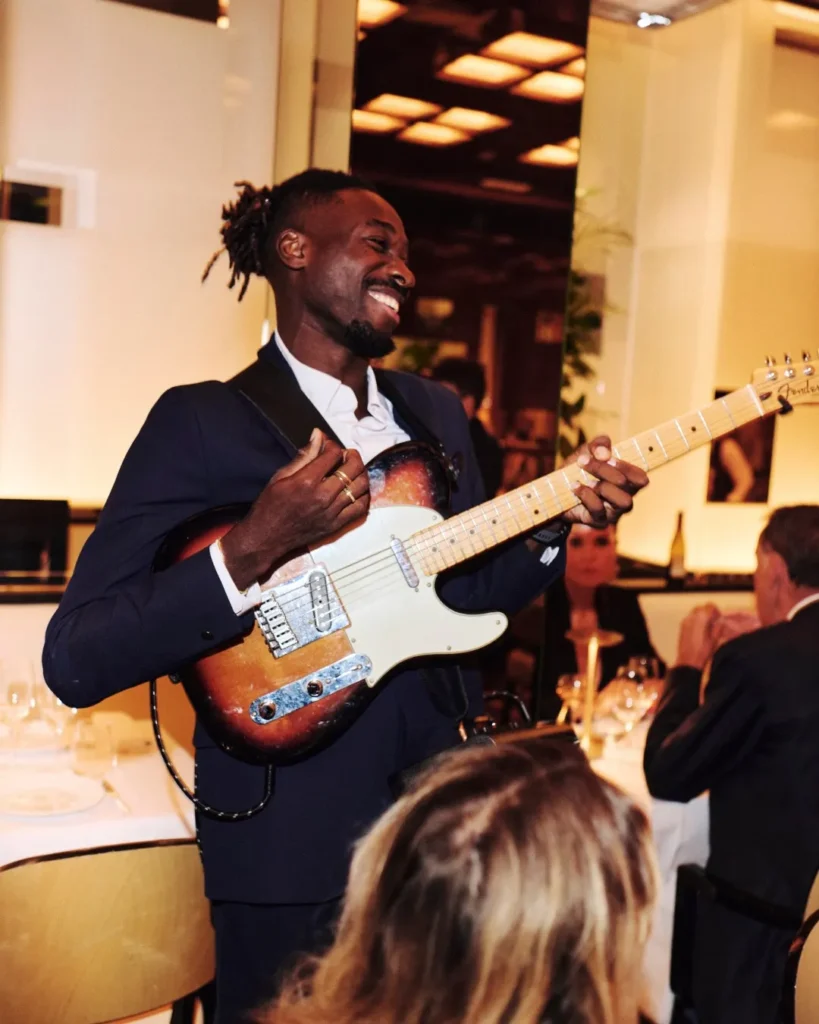 Live musician performing inside Le Relais Plaza in Paris
