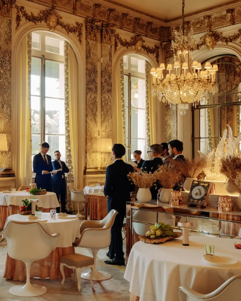 Elegant dining room with guests and tables at Le Meurice Paris