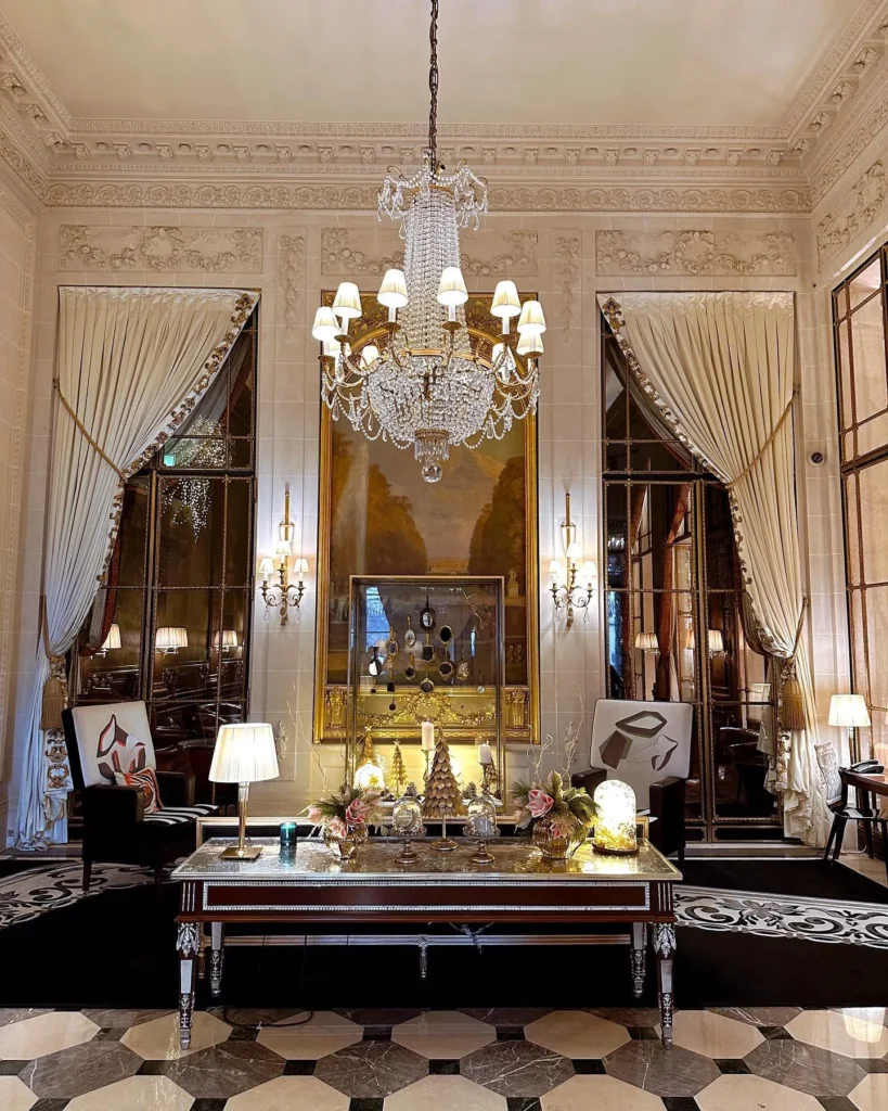 Elegant restaurant interior at Le Meurice Paris with classic French decor