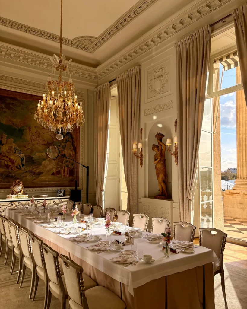 Refined private dining room with chandeliers, elegant table settings and classic interiors at Rosewood Hôtel de Crillon Paris